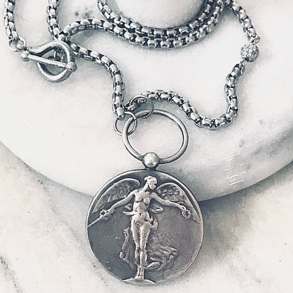 Elegant Silver Pendant Necklace